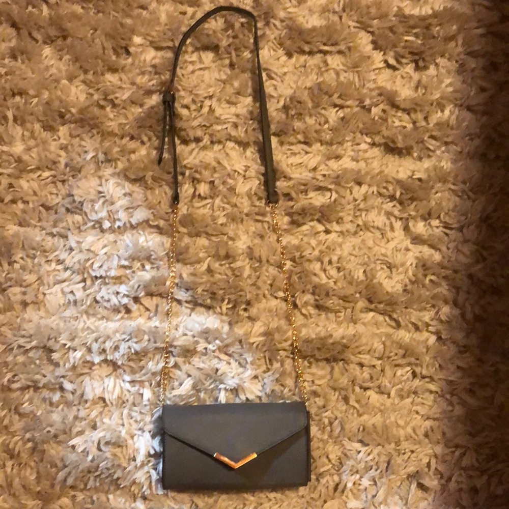 Adjustable crossbody bag